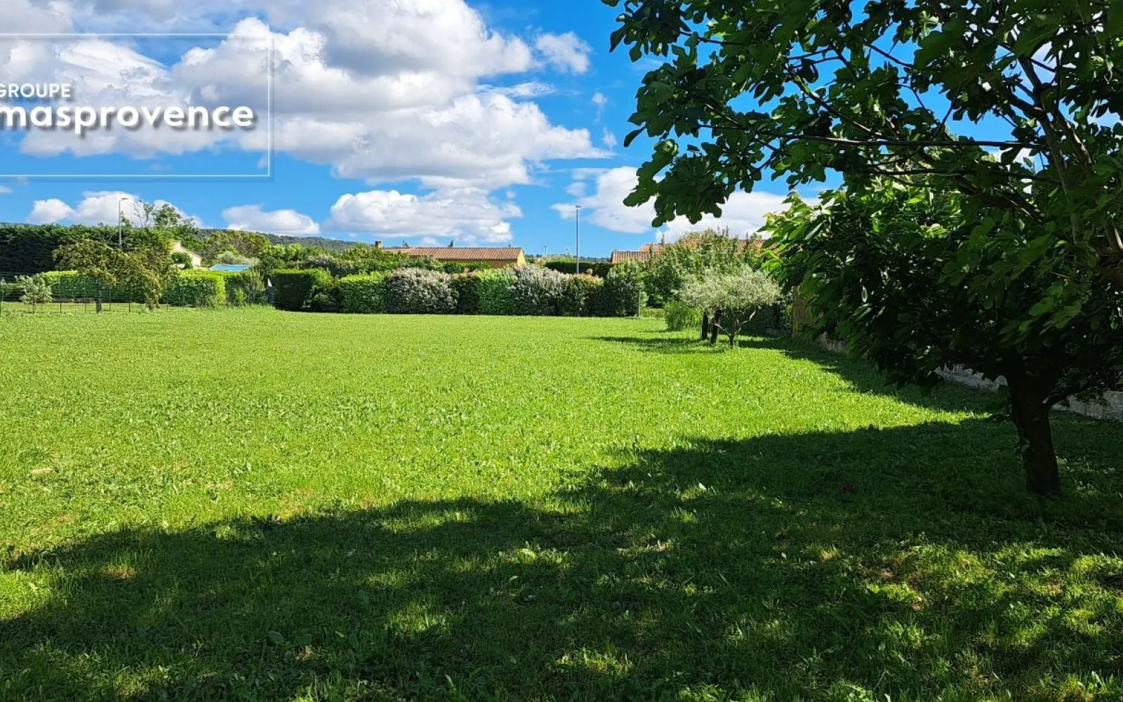 Terrain à bâtir de 1900 m² à PERNES-LES-FONTAINES (84) à Pernes-les-Fontaines — photo 2