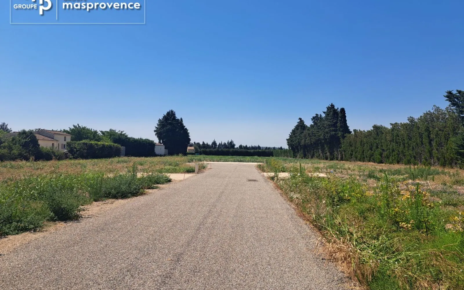 Terrain à bâtir de 800 m² à L'ISLE-SUR-LA-SORGUE (84) à L'Isle-sur-la-Sorgue — photo 1