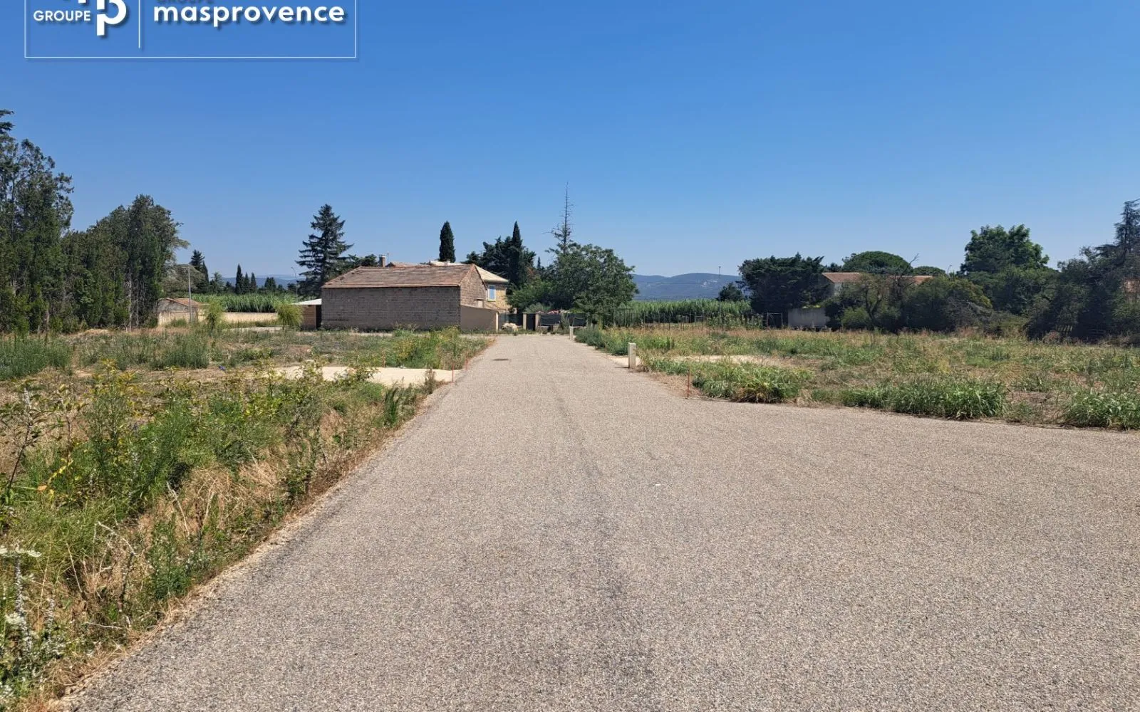 Terrain à bâtir de 800 m² à L'ISLE-SUR-LA-SORGUE (84) à L'Isle-sur-la-Sorgue — photo 2