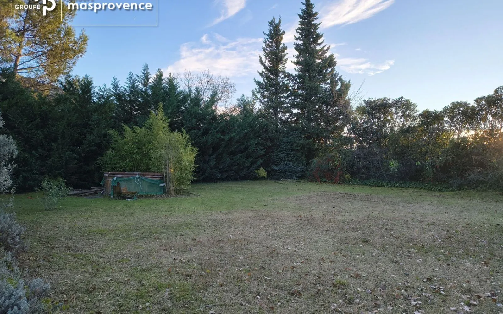 Terrain à bâtir de 1088 m² à ROBION (84) à Robion — photo 2