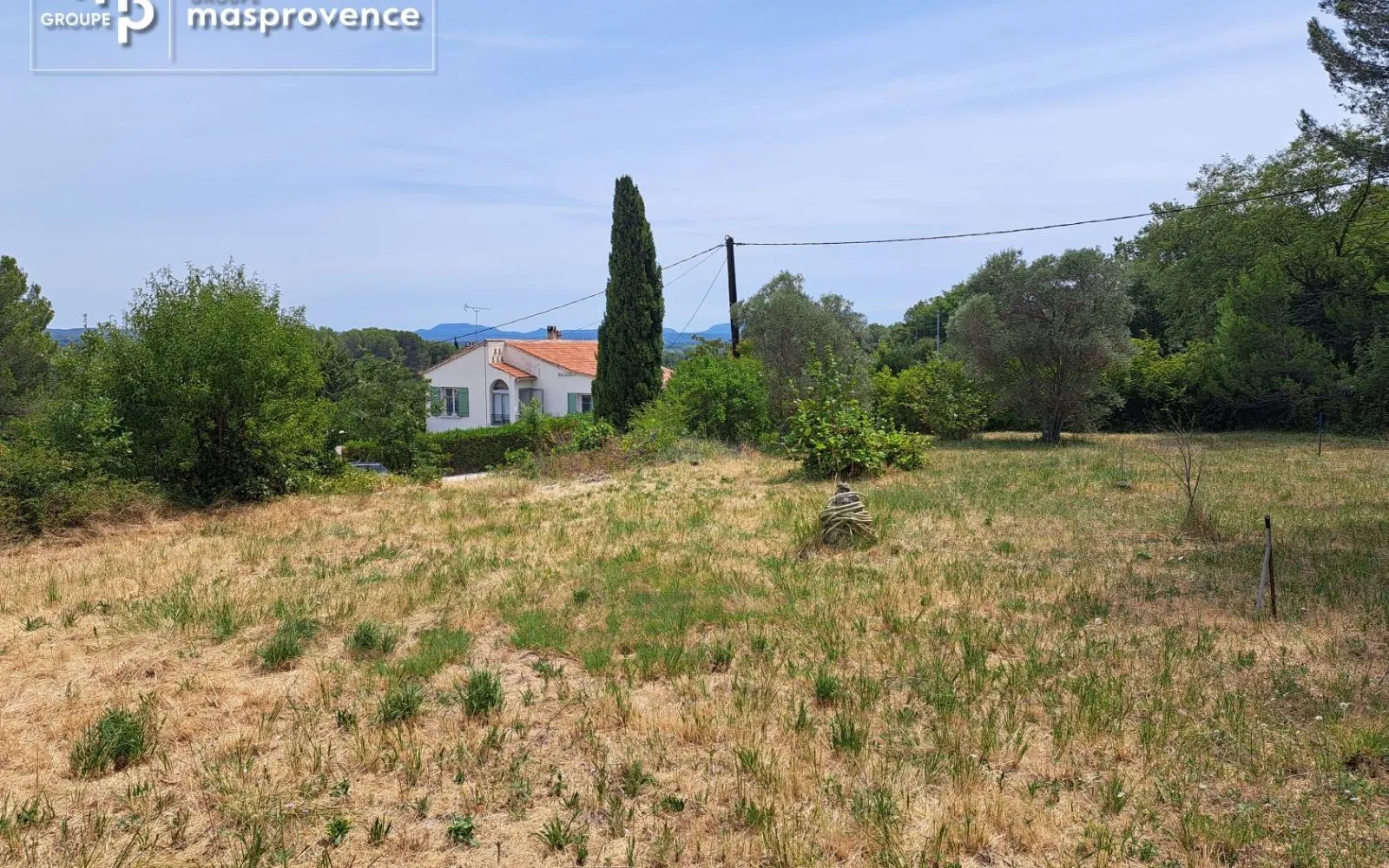 Terrain à bâtir de 1800 m² à EGUILLES (13) à Éguilles — photo 1