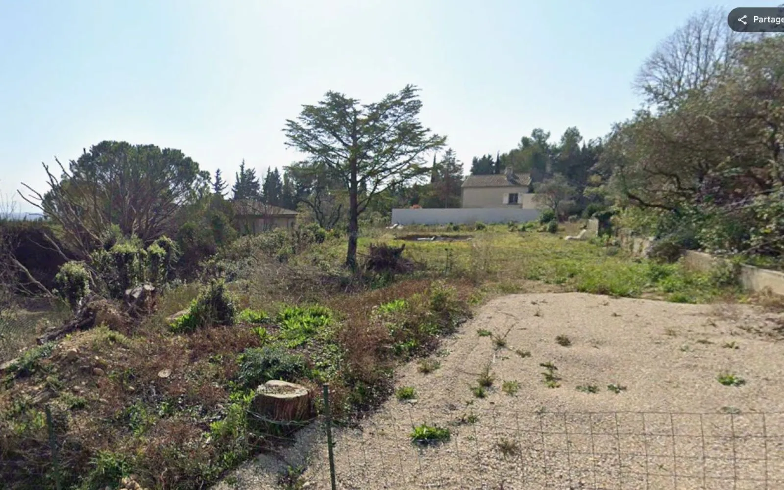 Terrain à bâtir de 1292 m² à SAINT-SATURNIN-LES-AVIGNON (84) à Saint-Saturnin-lès-Avignon — photo 1