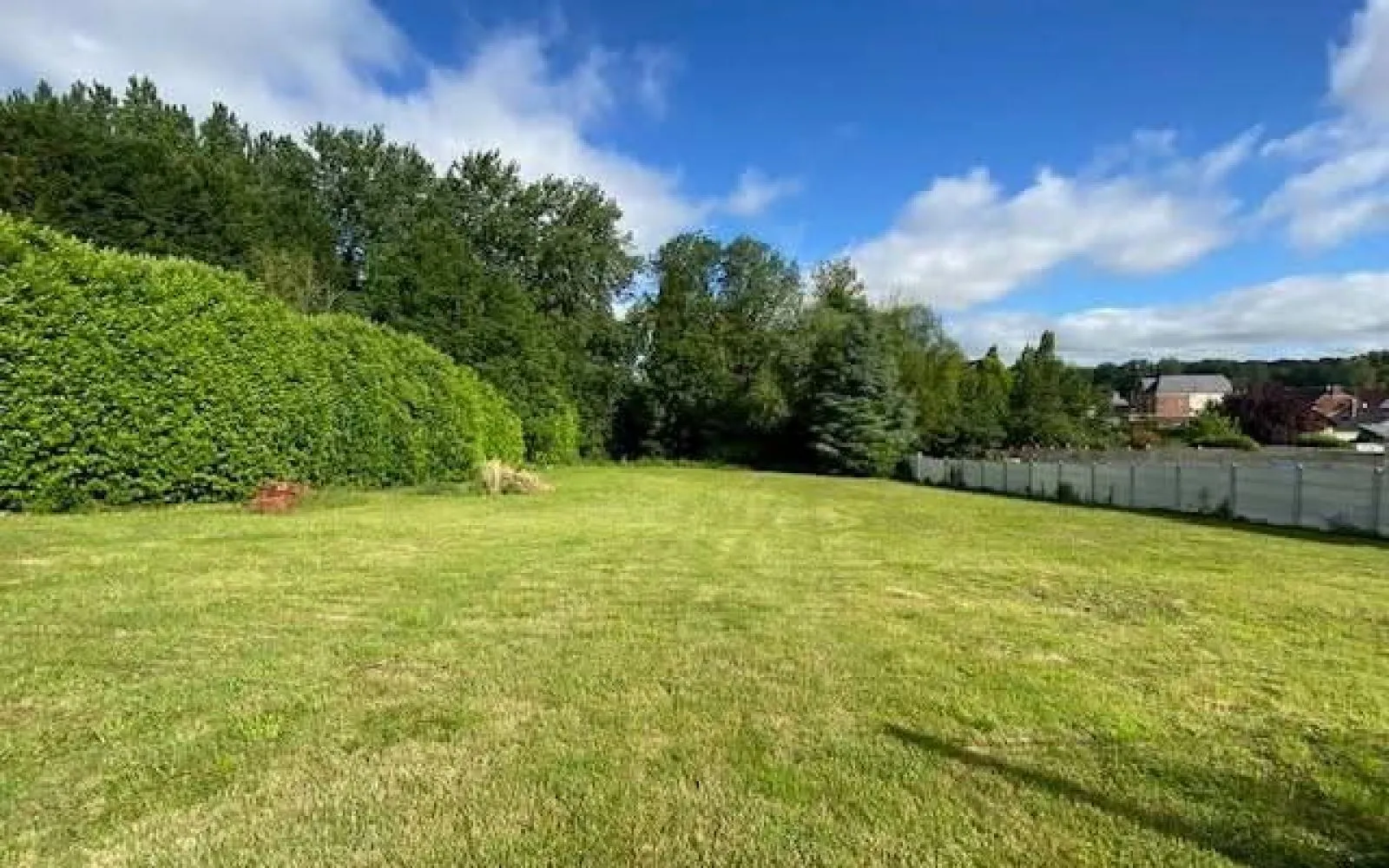 Terrain à bâtir de 1100 m² à TROIS-RIVIÈRES (80) à Trois-Rivières — photo 1