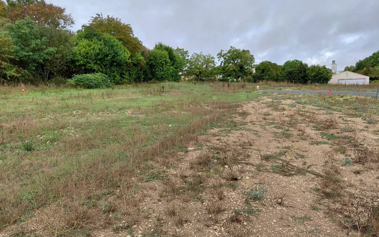 Terrain à bâtir de 513 m² à TONNAY-BOUTONNE (17) à Tonnay-Boutonne — photo 1