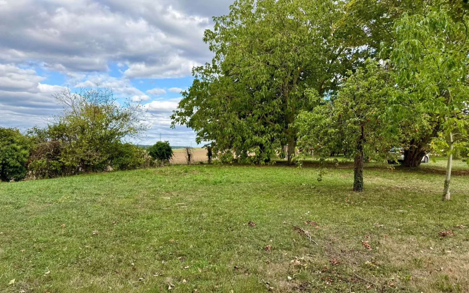 Terrain à bâtir de 1300 m² à JOUARS-PONTCHARTRAIN (78) à Jouars-Pontchartrain — photo 2