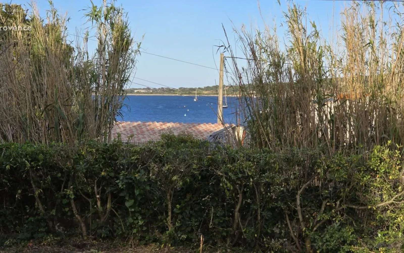 Terrain à bâtir de 880 m² à HYERES (83) à Hyères — photo 1