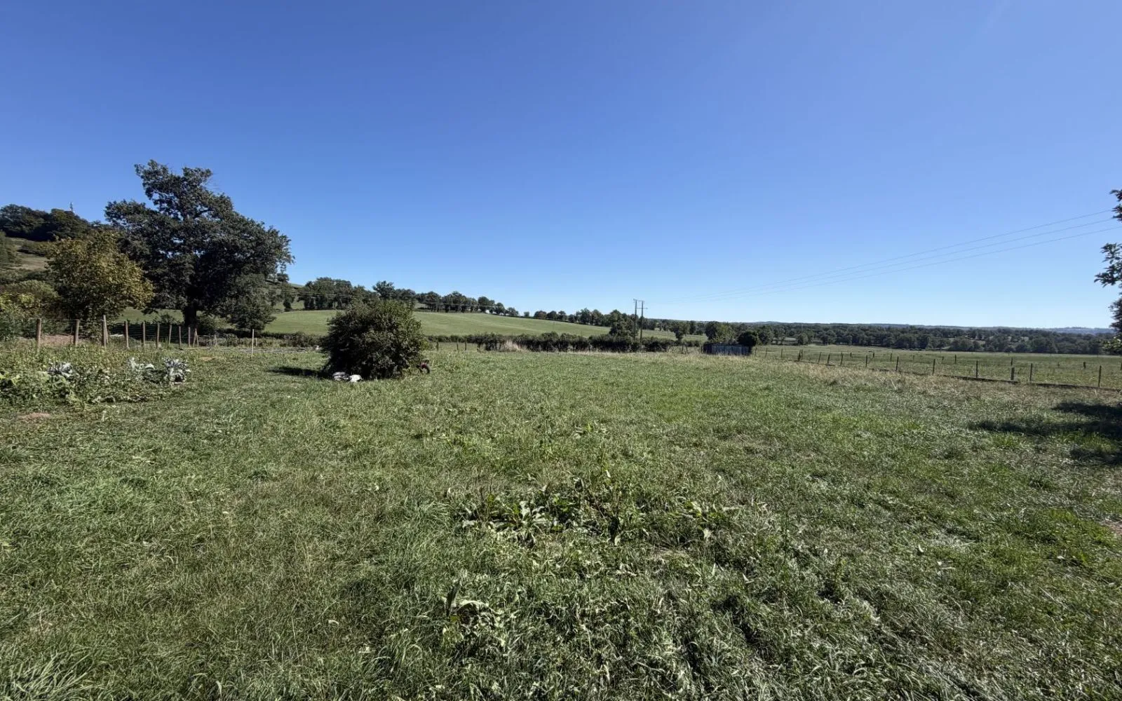 Terrain à bâtir de 1637 m² à SAINT-PAUL-DES-LANDES (15) à Saint-Paul-des-Landes — photo 1