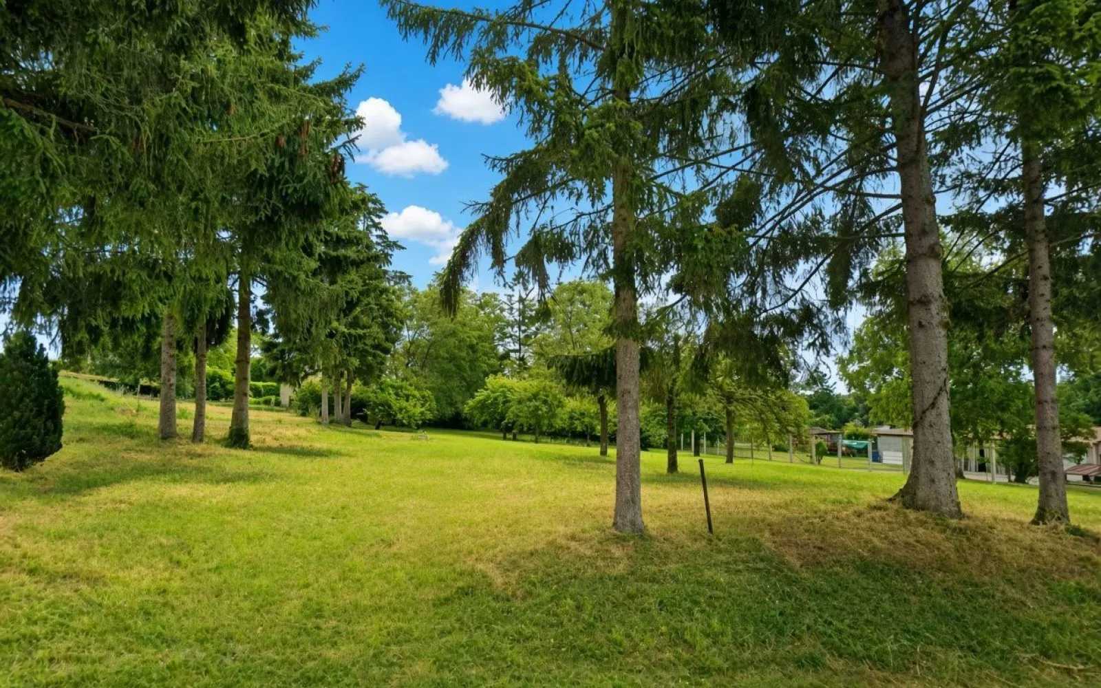 Terrain à bâtir de 1350 m² à SAISSEVAL (80) à Saisseval — photo 1
