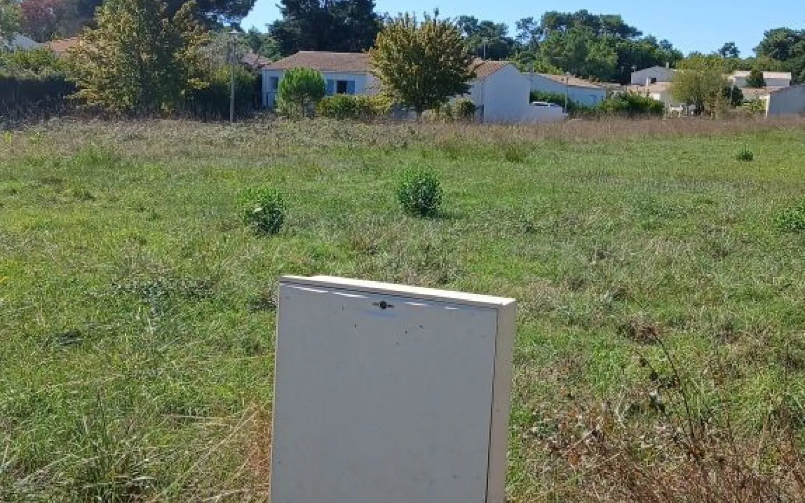 Terrain à bâtir de 601 m² à LES MATHES (17) à Mathes — photo 1