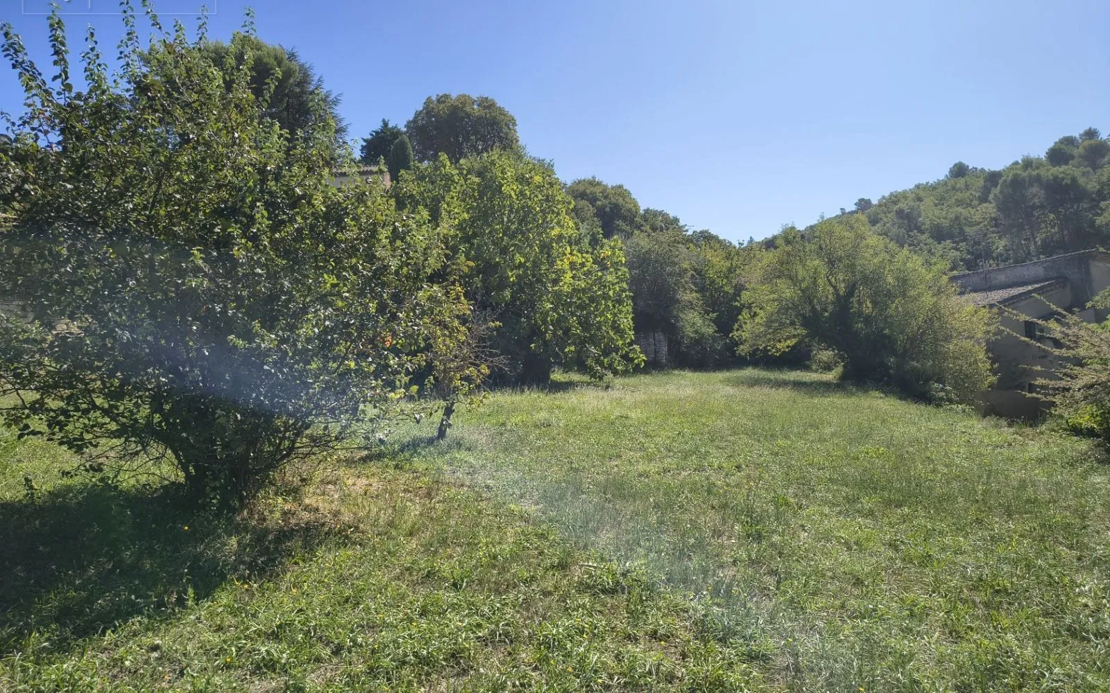 Terrain à bâtir de 990 m² à BONNIEUX (84) à Bonnieux — photo 2