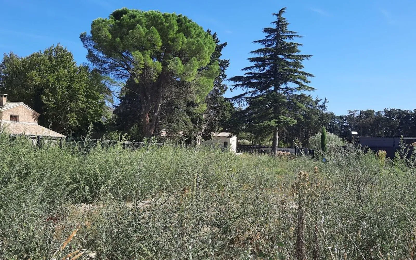 Terrain à bâtir de 723 m² à CHEVAL-BLANC (84) à Cheval-Blanc — photo 1