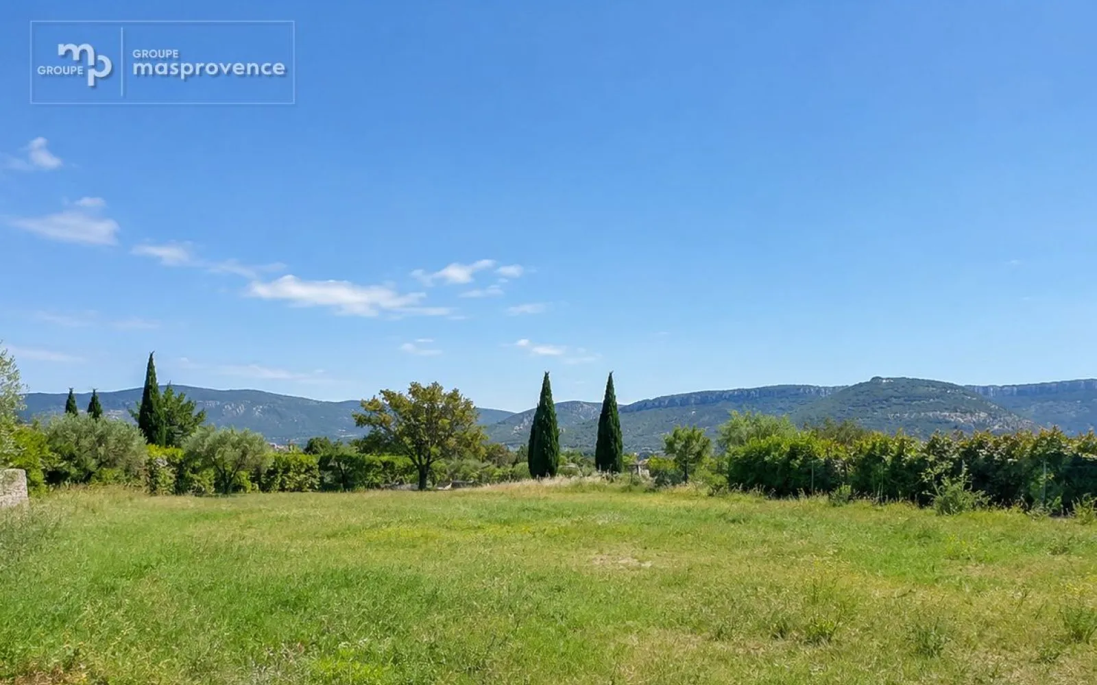 Terrain à bâtir de 800 m² à JOUQUES (13) à Jouques — photo 1