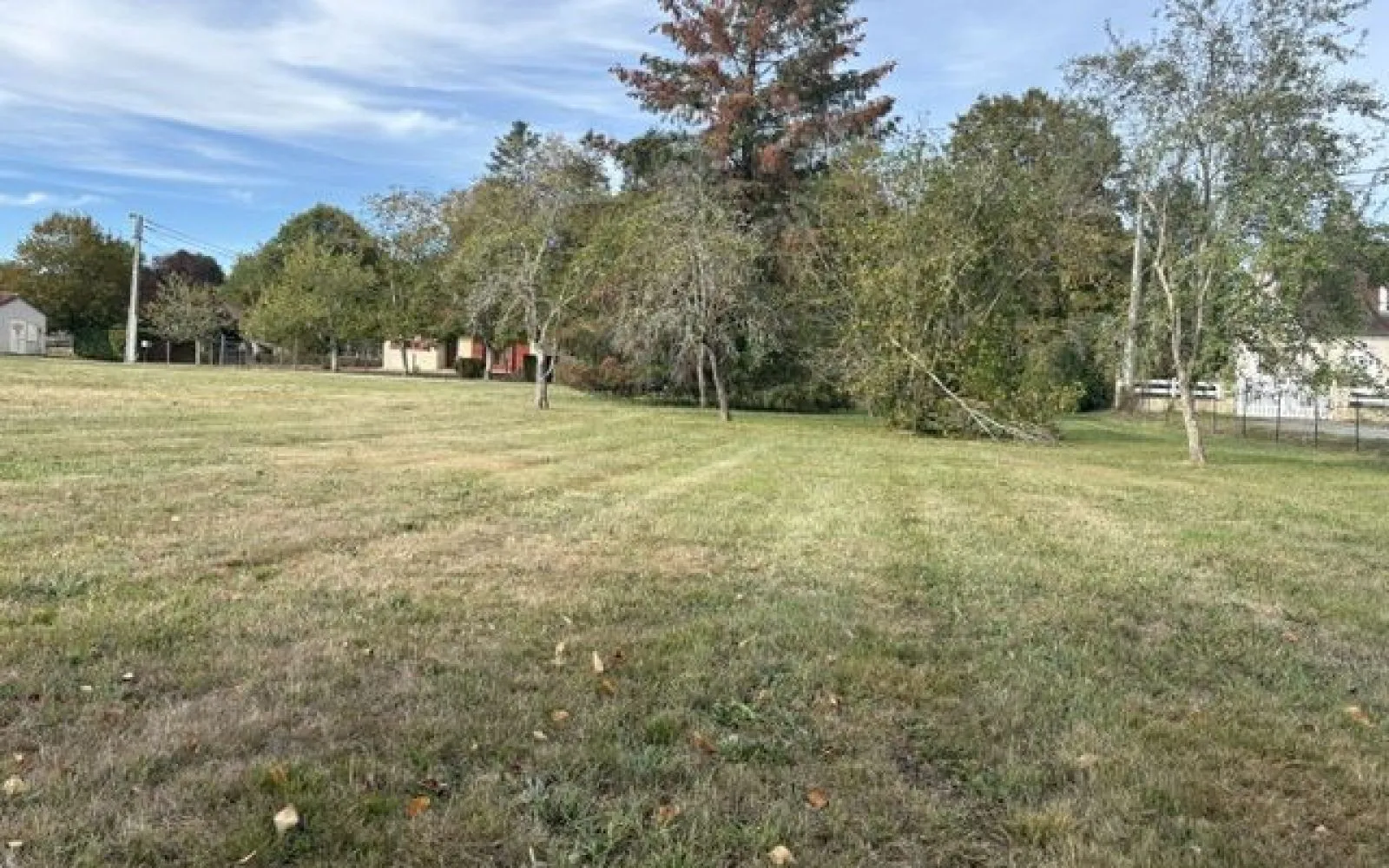 Terrain à bâtir de 740 m² à TRELISSAC (24) à Trélissac — photo 1