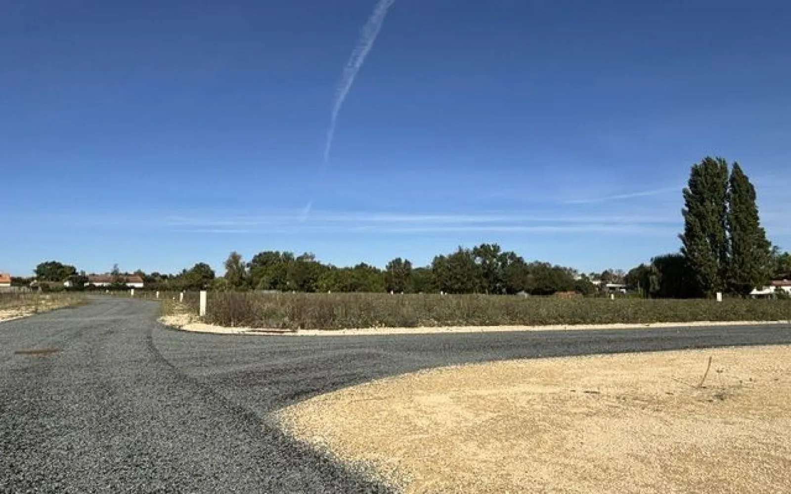 Terrain à bâtir de 397 m² à GEMOZAC (17) à Gémozac — photo 1