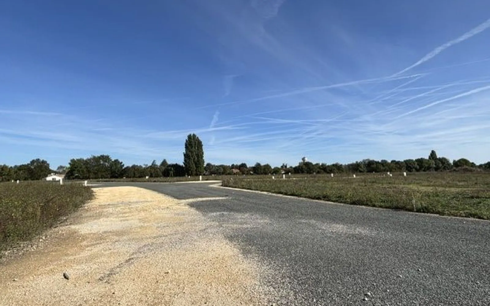 Terrain à bâtir de 397 m² à GEMOZAC (17) à Gémozac — photo 2