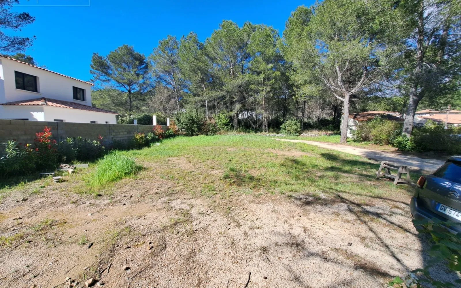 Terrain à bâtir de 1100 m² à VENTABREN (13) à Ventabren — photo 1