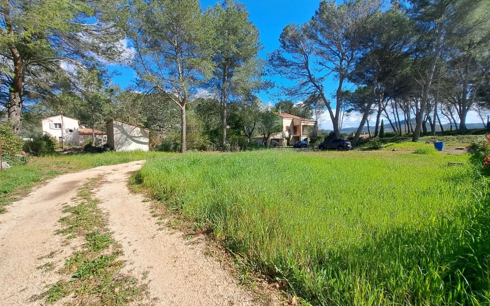 Terrain à bâtir de 1100 m² à VENTABREN (13) à Ventabren — photo 2