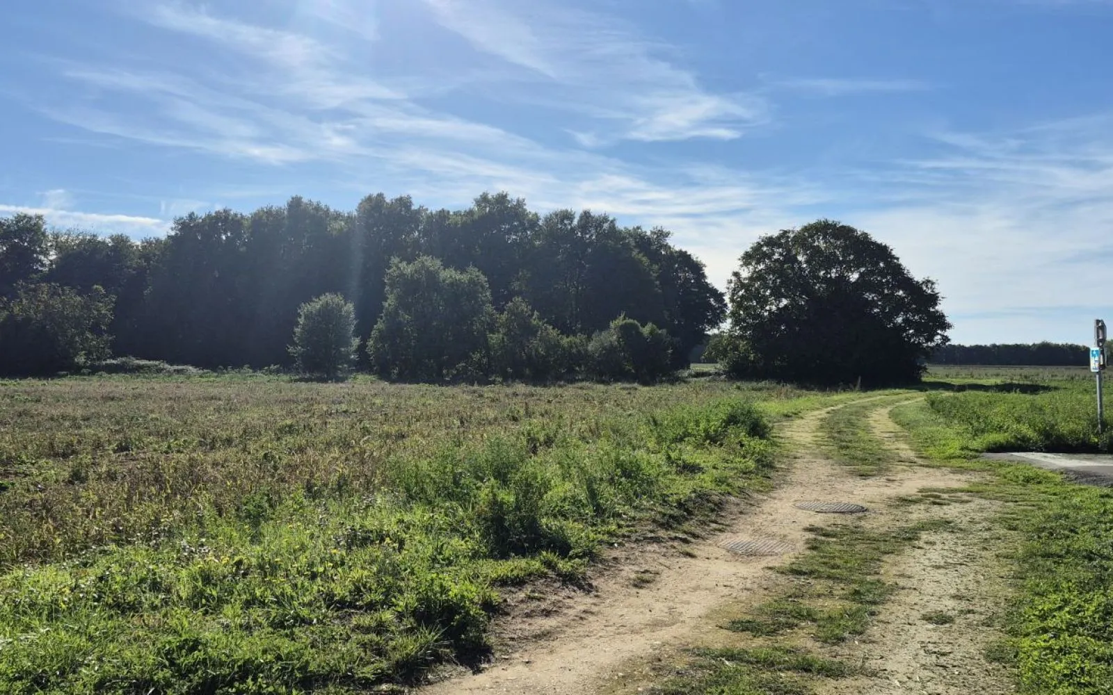 Terrain à bâtir de 327 m2 au prix de 54000 € à PISANY. à Pisany — photo 2