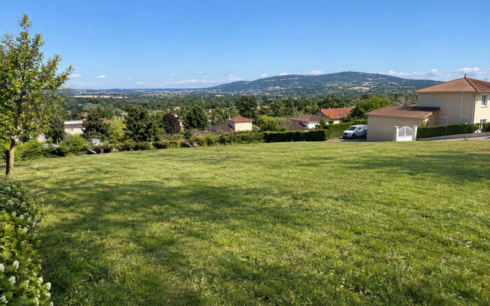 Terrain à bâtir de 460 m² à LUCENAY (69) à Lucenay — photo 1