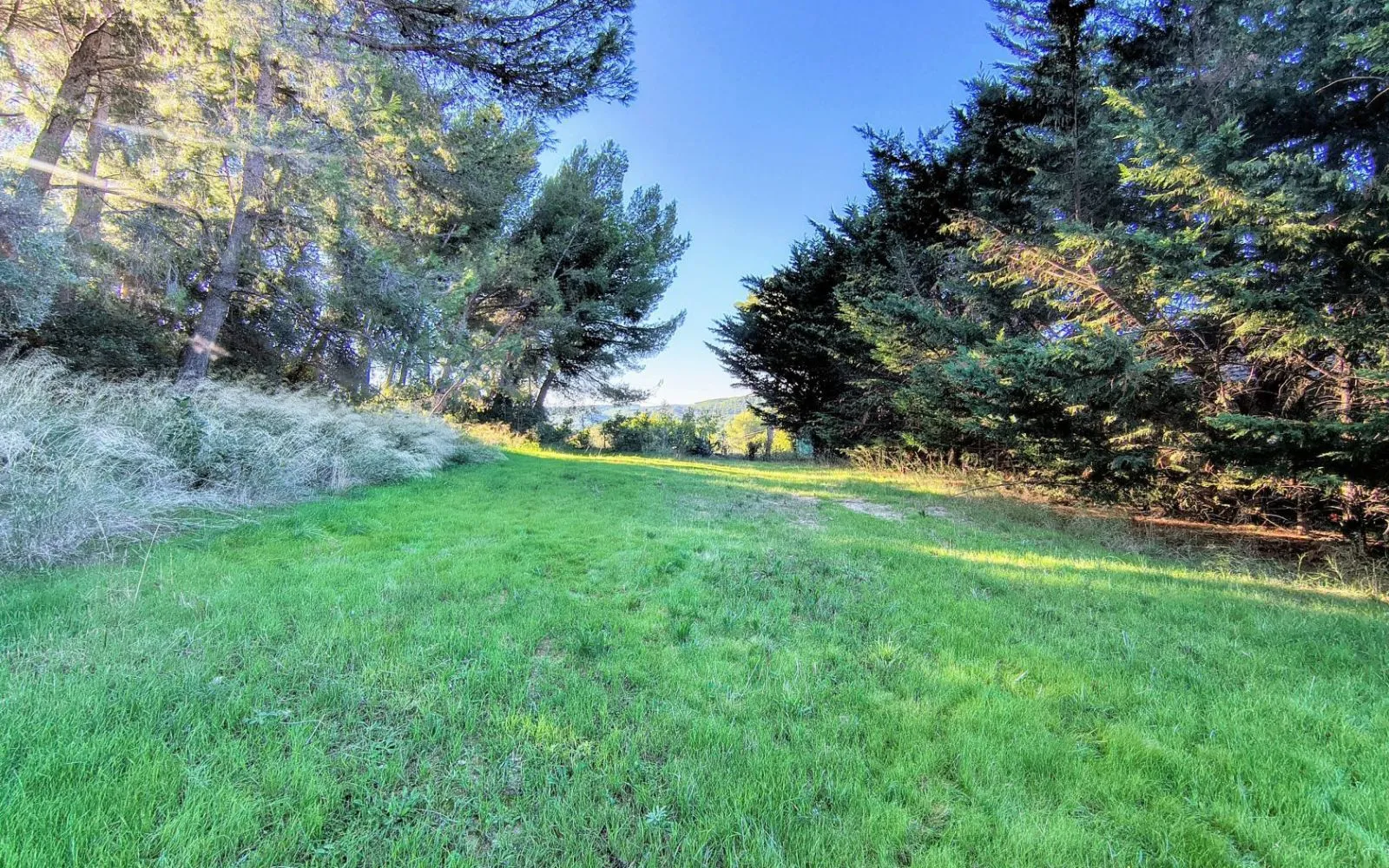 Terrain à bâtir de 855 m² à VELAUX (13) à Velaux — photo 2