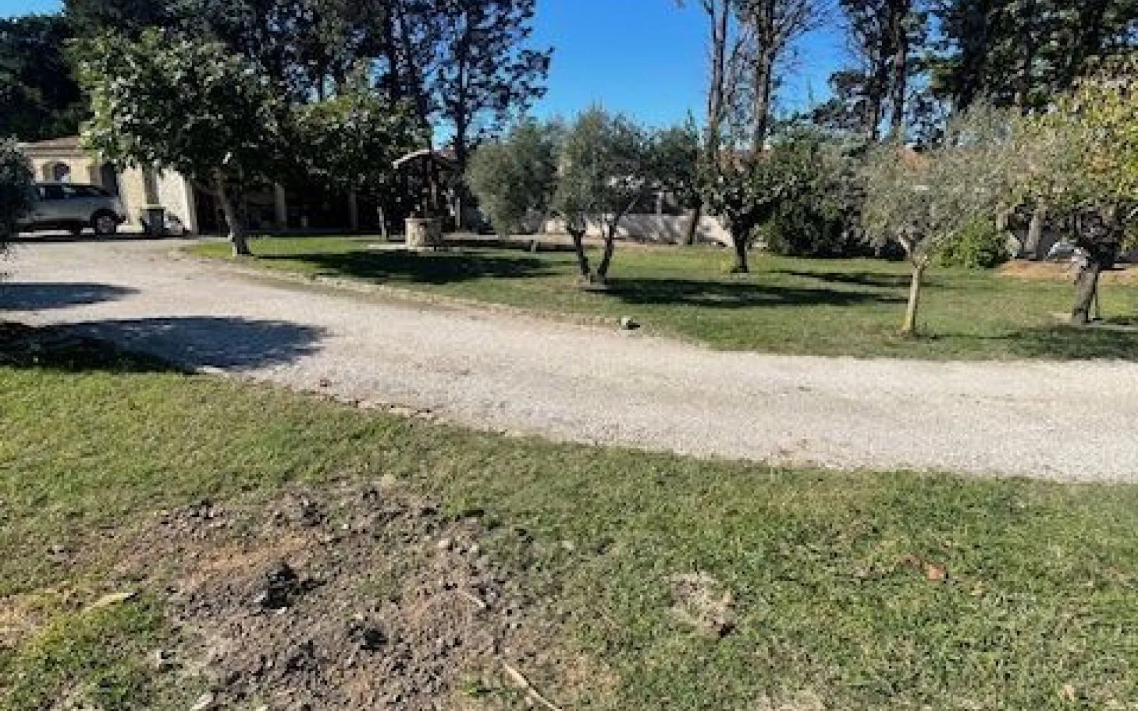 Terrain à bâtir de 500 m² à SENAS (13) à Sénas — photo 2
