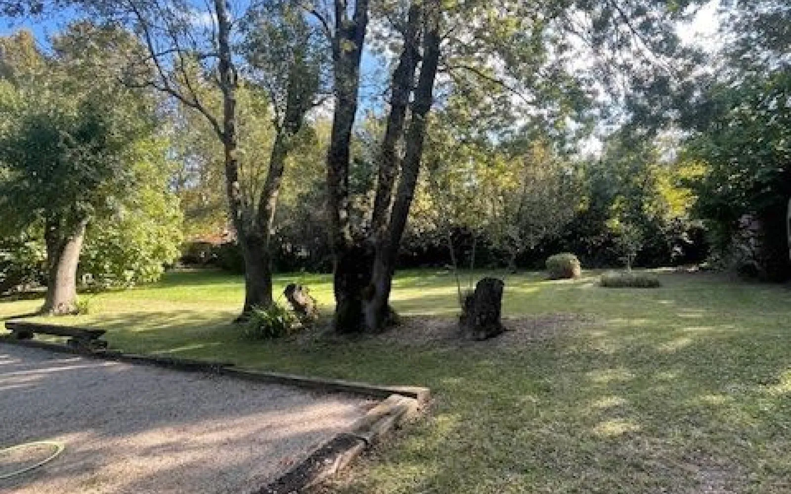 Terrain à bâtir de 500 m² à EYGUIERES (13) à Eyguières — photo 2