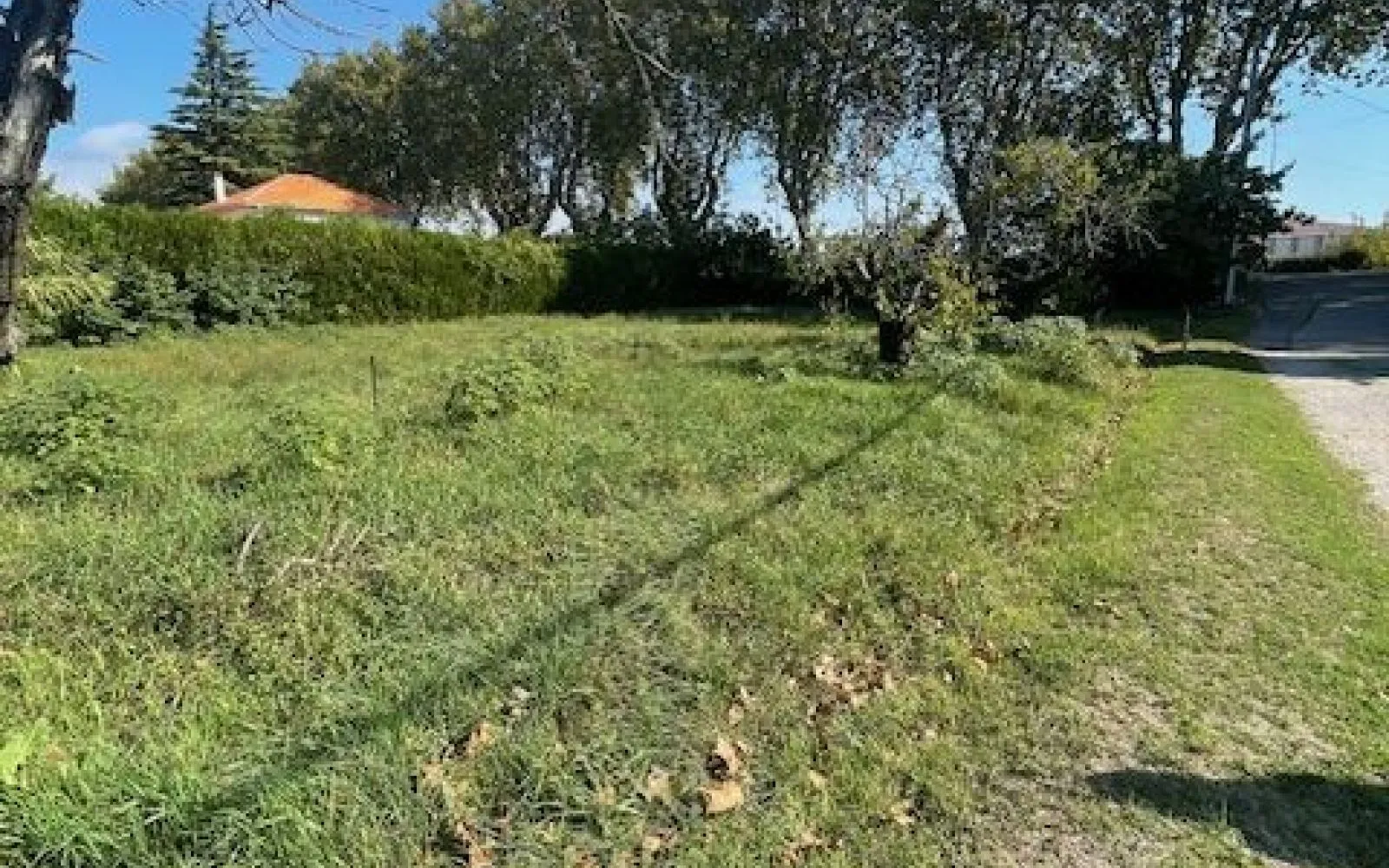 Terrain à bâtir de 689 m² à MALLEMORT (13) à Mallemort — photo 3