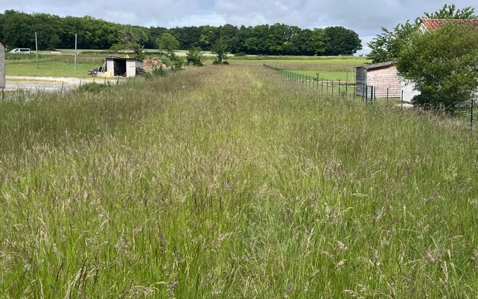 Terrain à bâtir de 2200 m2 au prix de 30000 € à JAULDES (16) à Jauldes — photo 1