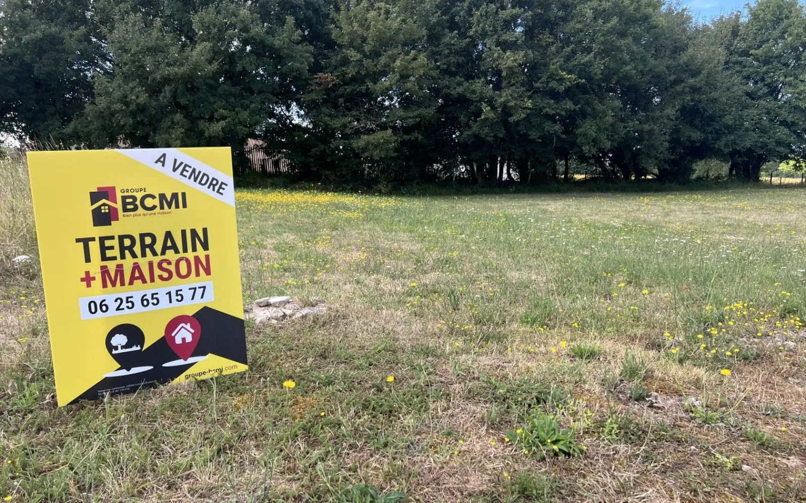 Terrain à bâtir de 901 m2 au prix de 19800 € à RUFFEC (16) à Ruffec — photo 1