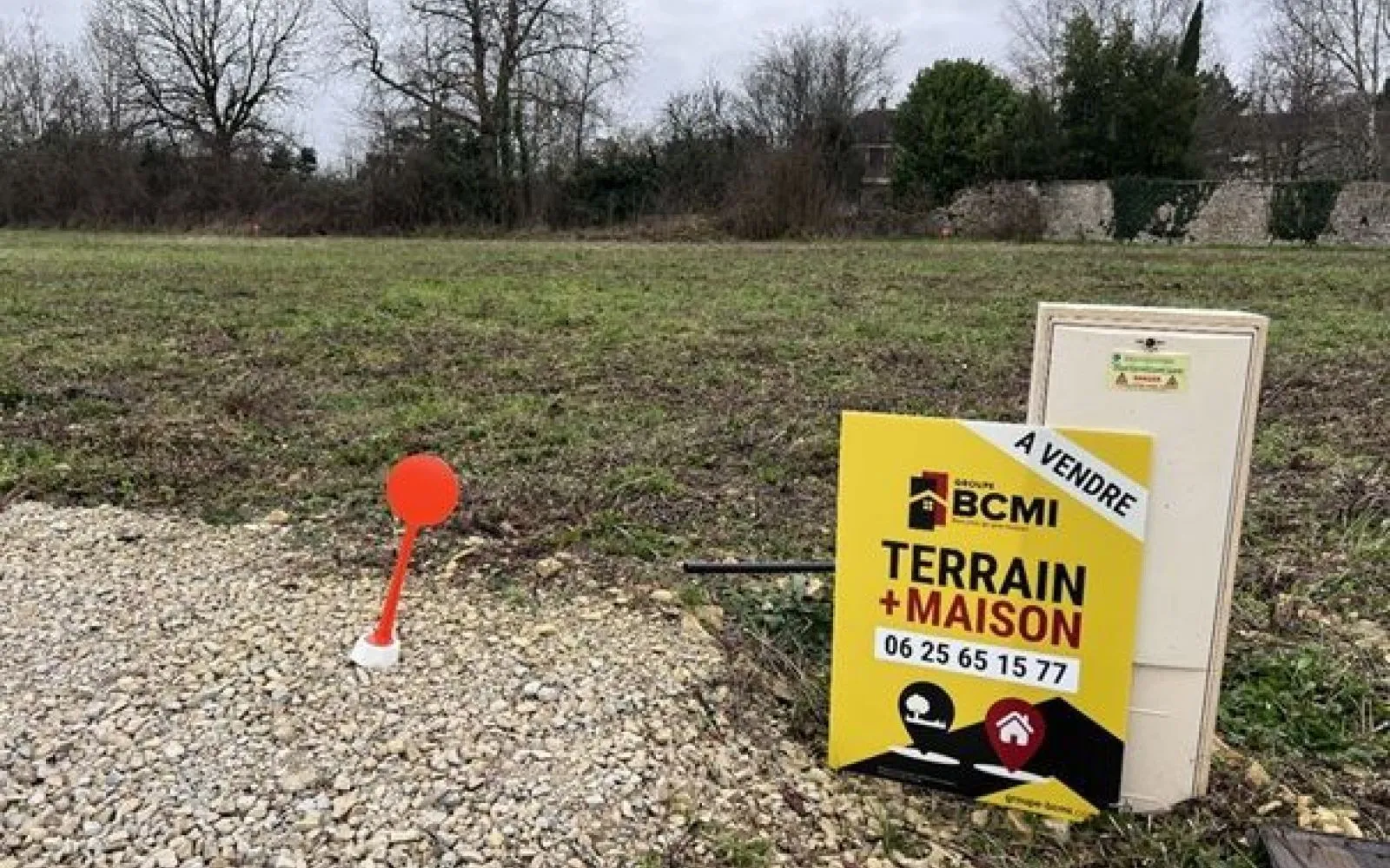 Terrain à bâtir de 917 m2 au prix de 20200 € à AIGRE (16) à Aigre — photo 1