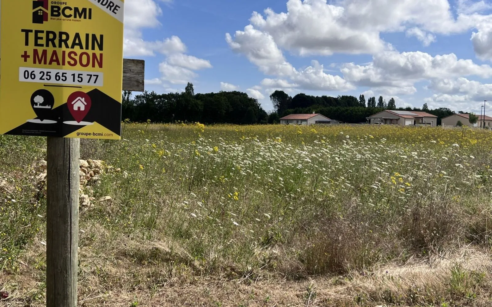 Terrain à bâtir de 1320 m2 au prix de 22440 € à VILLEFAGNAN (16) à Villefagnan — photo 1