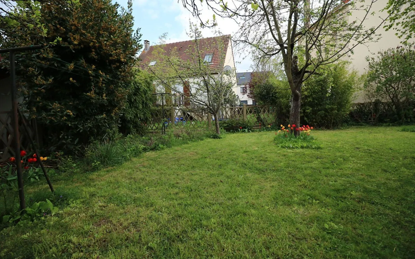 Terrain à bâtir de 340 m² à SAVIGNY-SUR-ORGE (91) à Savigny-sur-Orge — photo 1