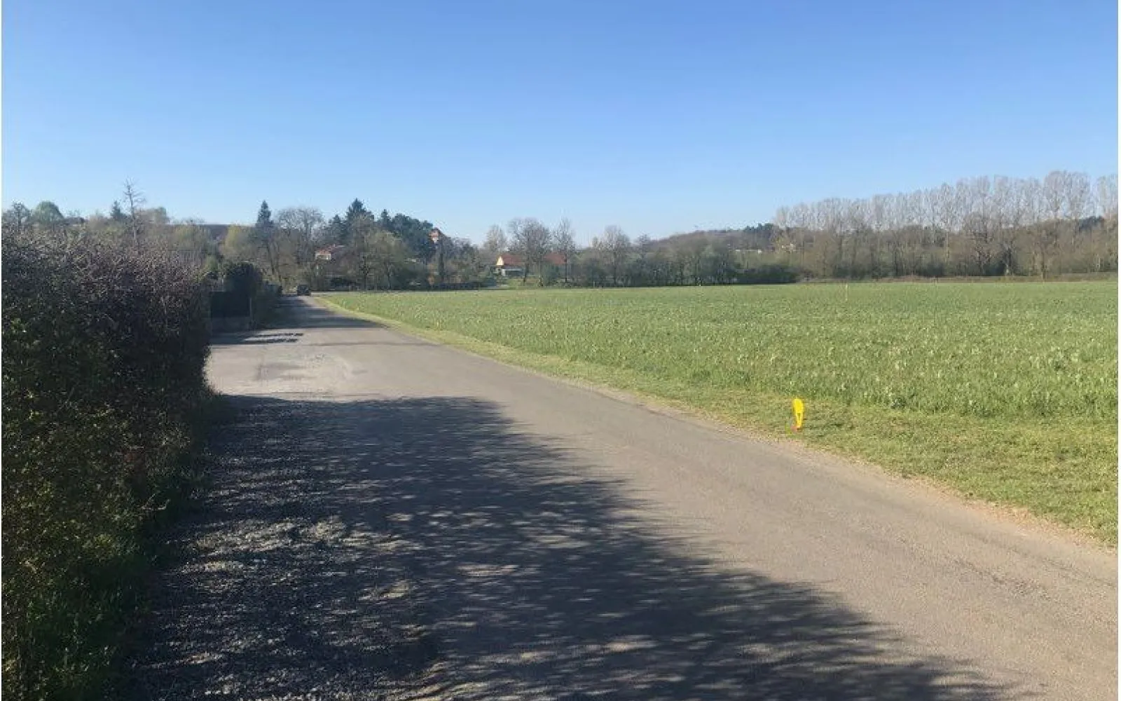 Terrain à bâtir de 1020 m² à ROUSSENNAC à Roussennac — photo 1