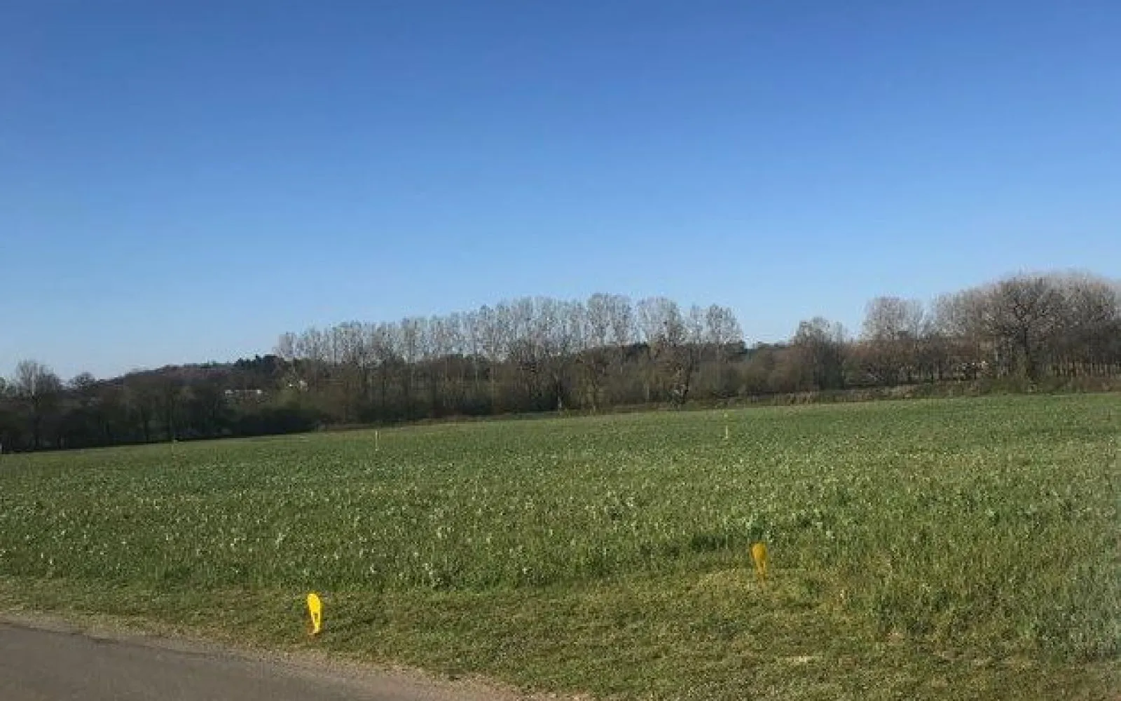 Terrain à bâtir de 1020 m² à ROUSSENNAC à Roussennac — photo 2