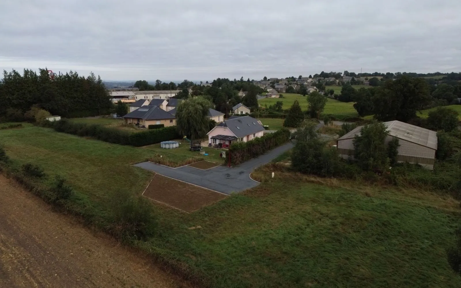 Terrain à bâtir de 1000 m² à TREMOUILLES à Trémouilles — photo 1