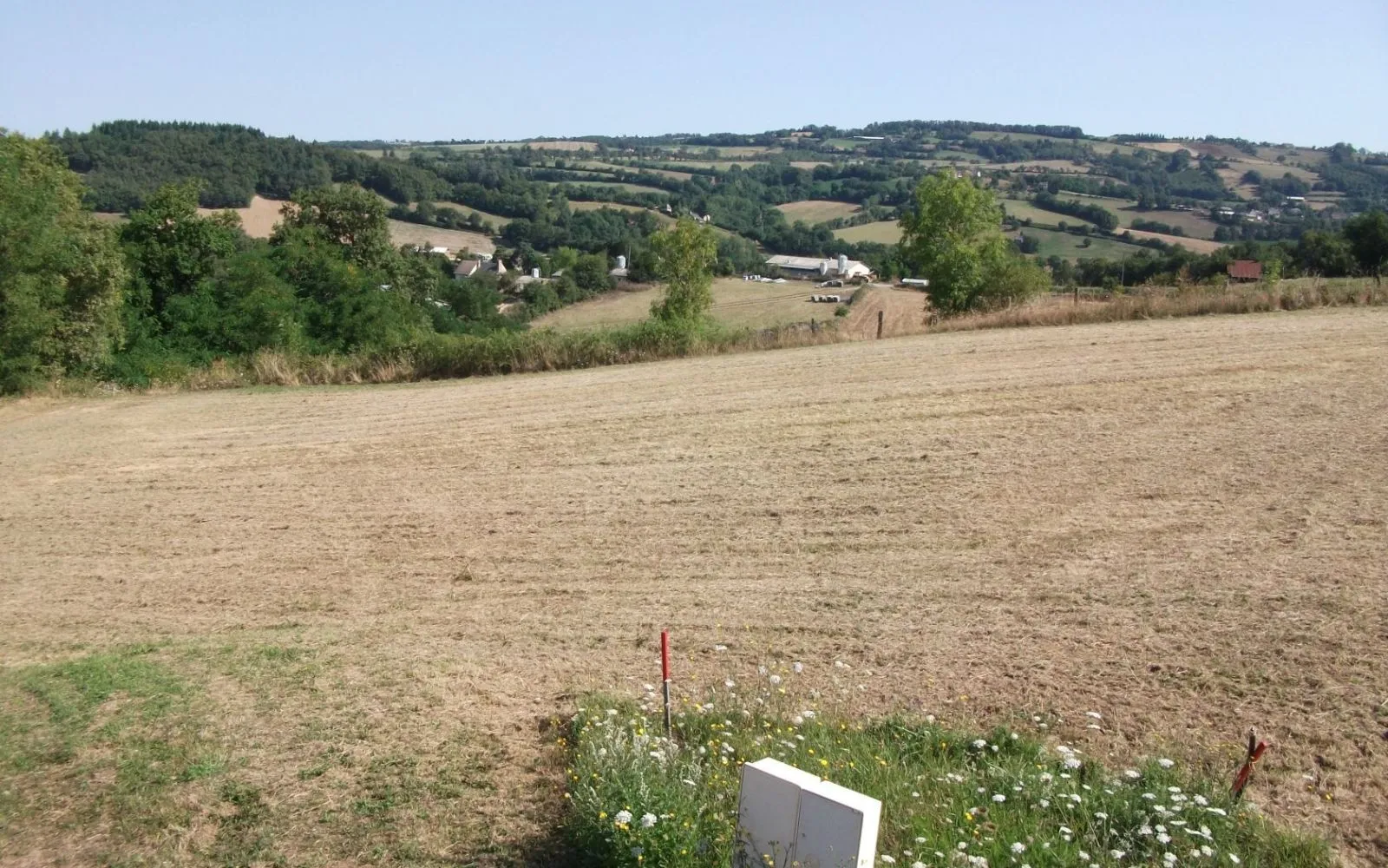 Terrain à bâtir de 1075 m² à LUNAC à Lunac — photo 1
