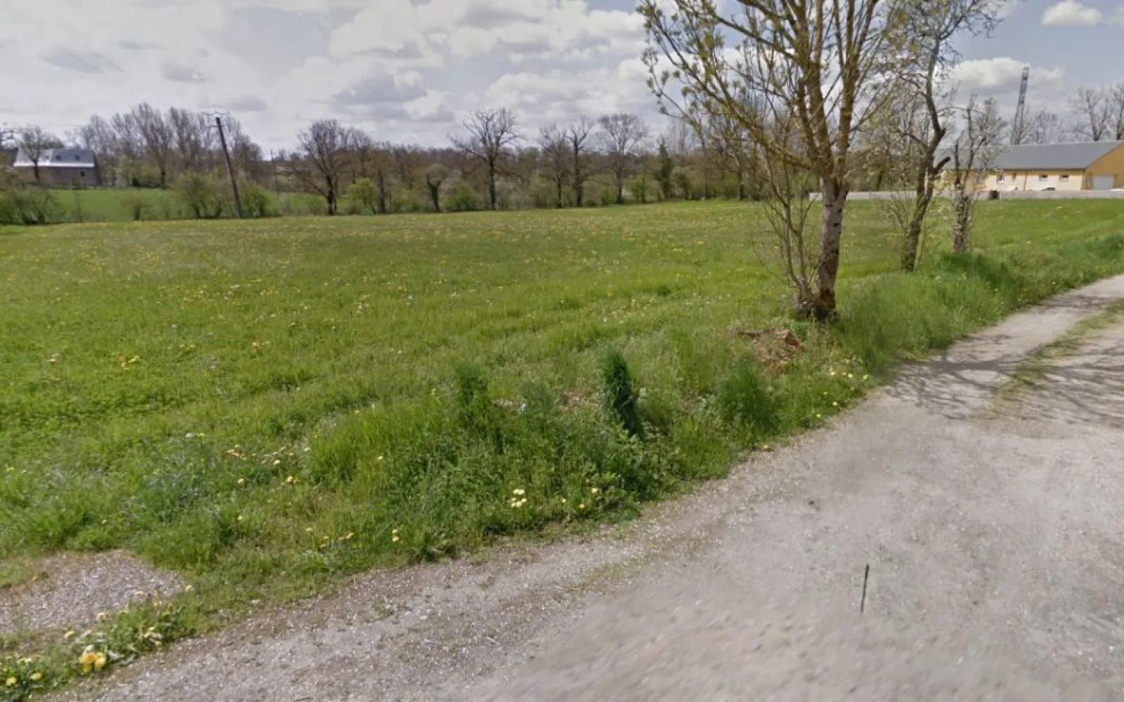 Terrain à bâtir de 890 m² à ROUSSENNAC à Roussennac — photo 1