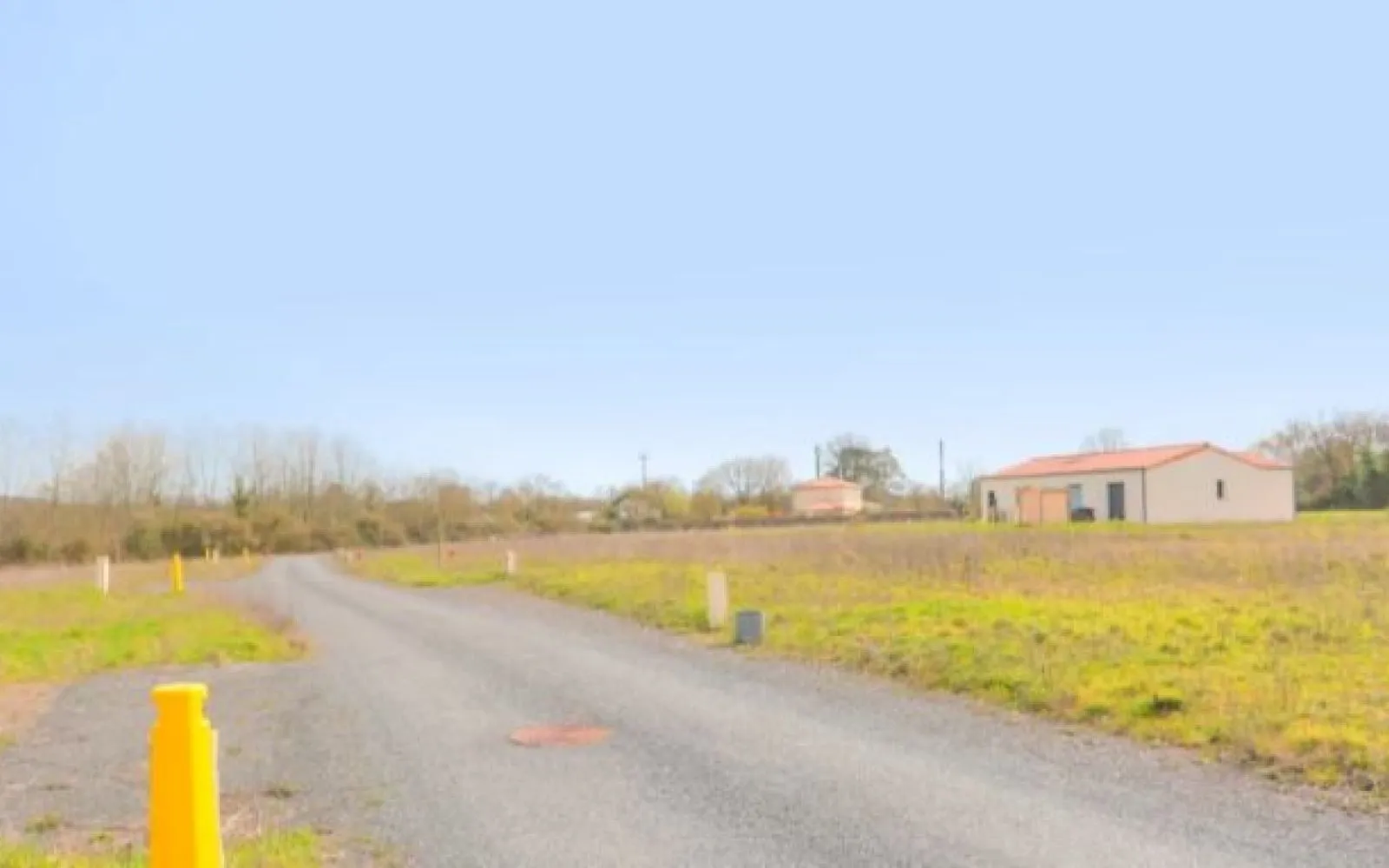 Terrain de 360 m² à BERUGES à Béruges — photo 1