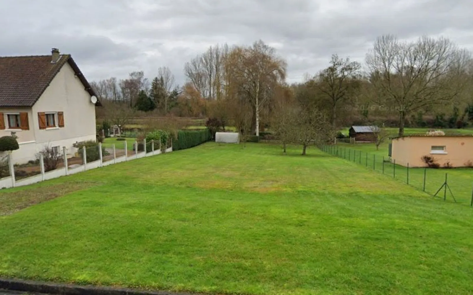 Terrain à bâtir de 1055 m² à HANGEST-SUR-SOMME (80) à Hangest-sur-Somme — photo 1