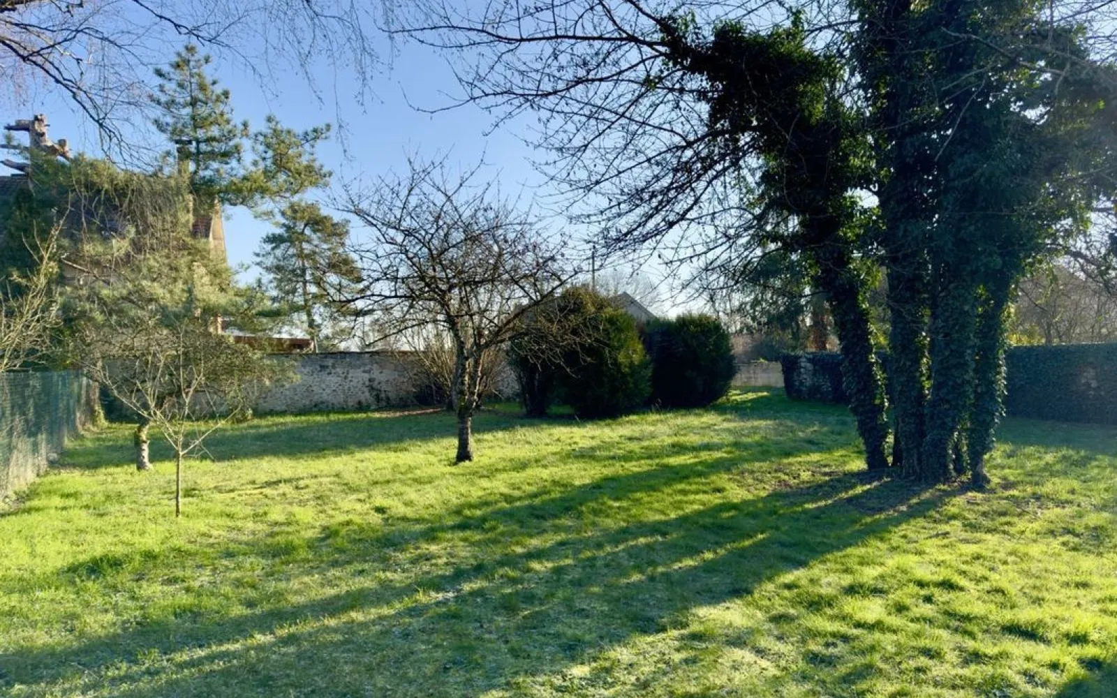 Terrain à bâtir de 500 m² à GUIGNES (77) à Guignes — photo 1
