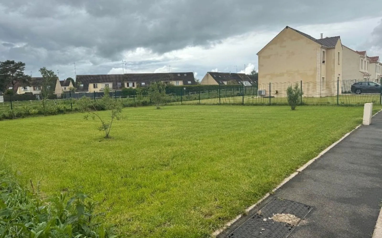 Terrain à bâtir de 364 m² à GUIGNES (77) à Guignes — photo 1
