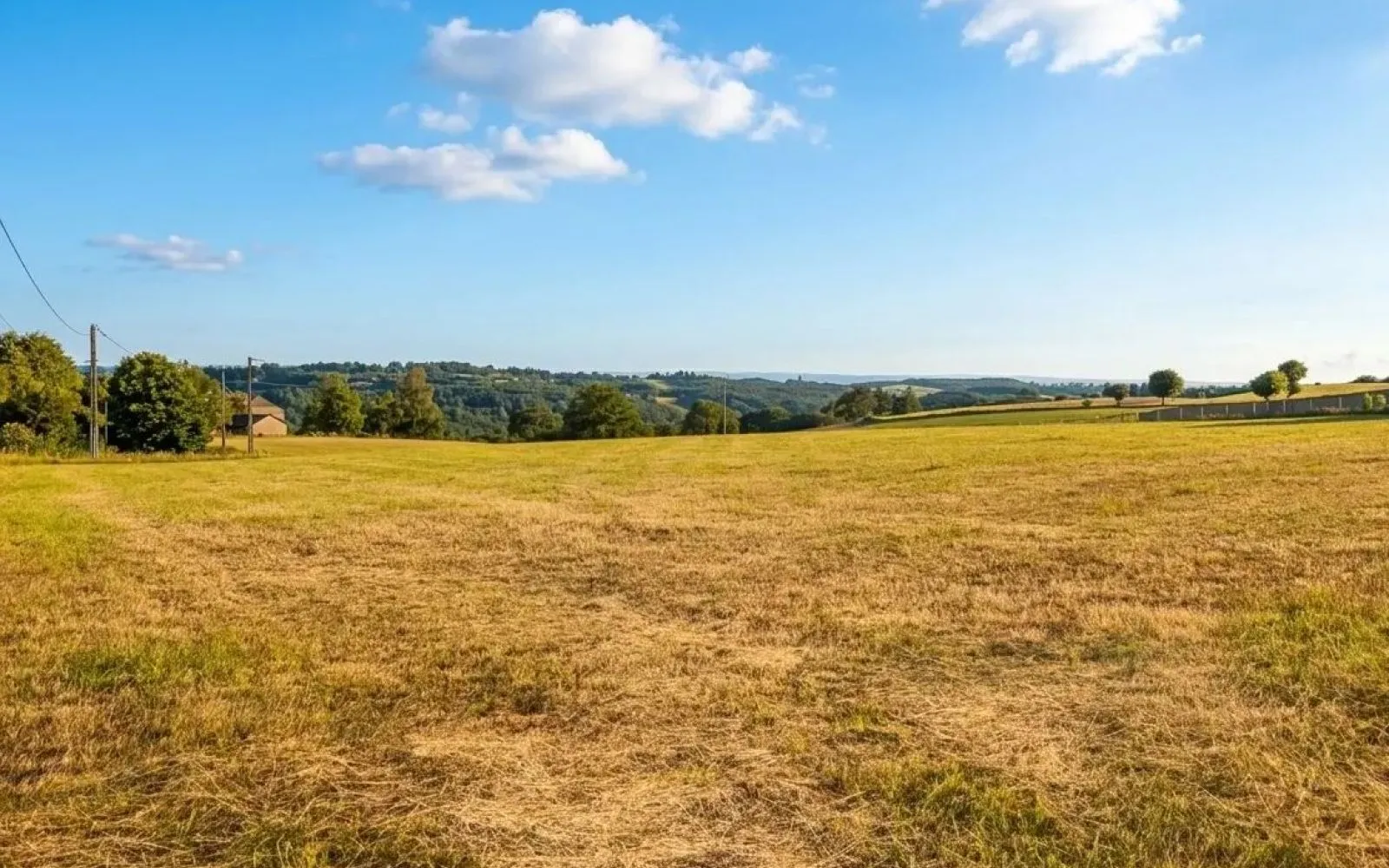 Terrain à bâtir de 1500 m² à LE ROUGET (15) à Le Rouget — photo 1