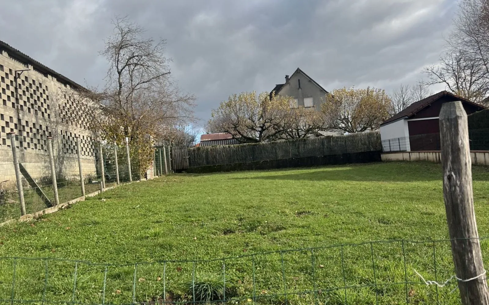 Terrain à bâtir de 551 m² à ARPAJON-SUR-CERE (15) à Arpajon-sur-Cère — photo 1