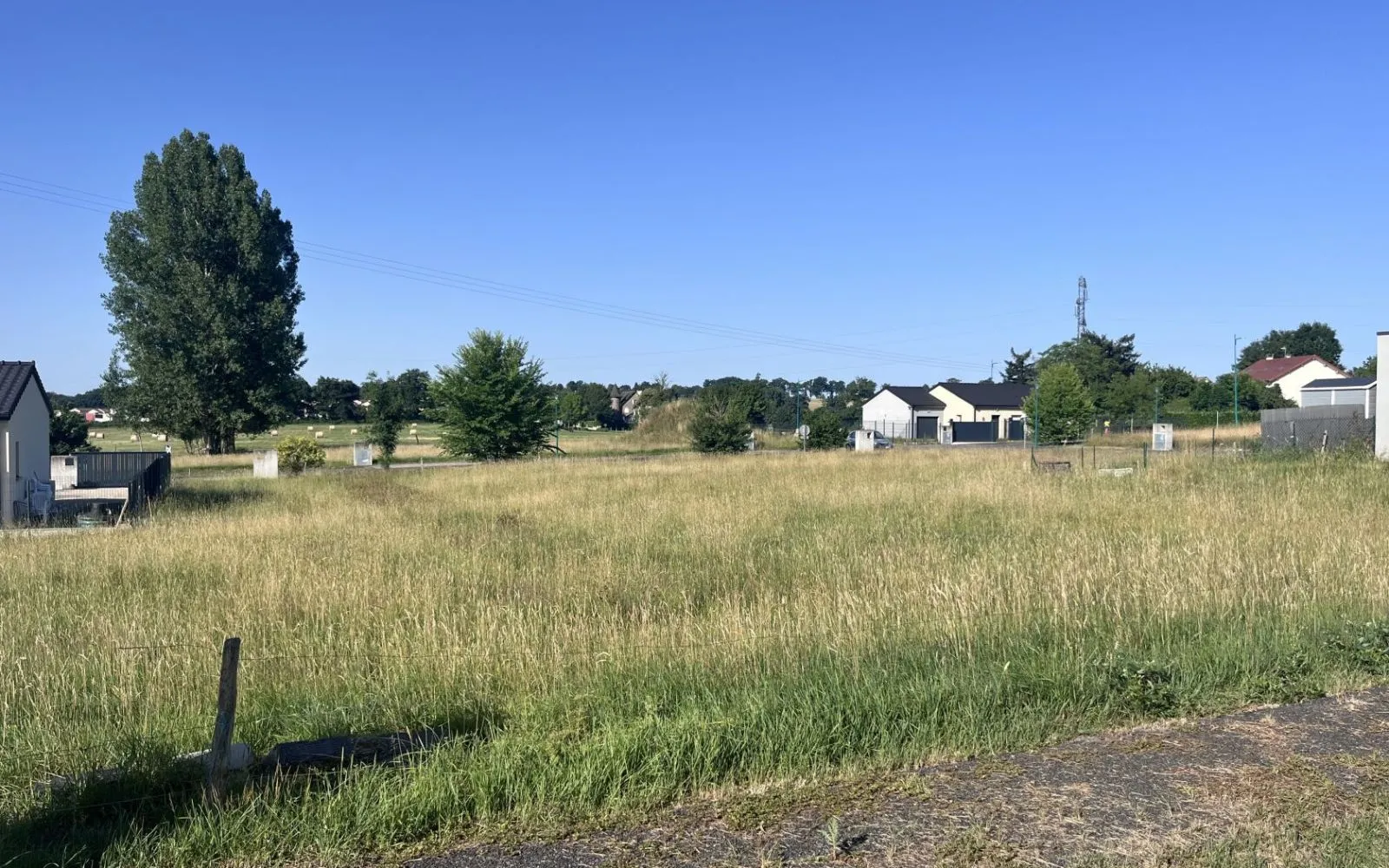 Terrain à bâtir de 375 m² à NAUCELLES (15) à Naucelles — photo 1