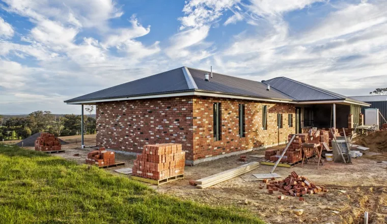 Construire sa maison en brique : un matériau au goût du jour