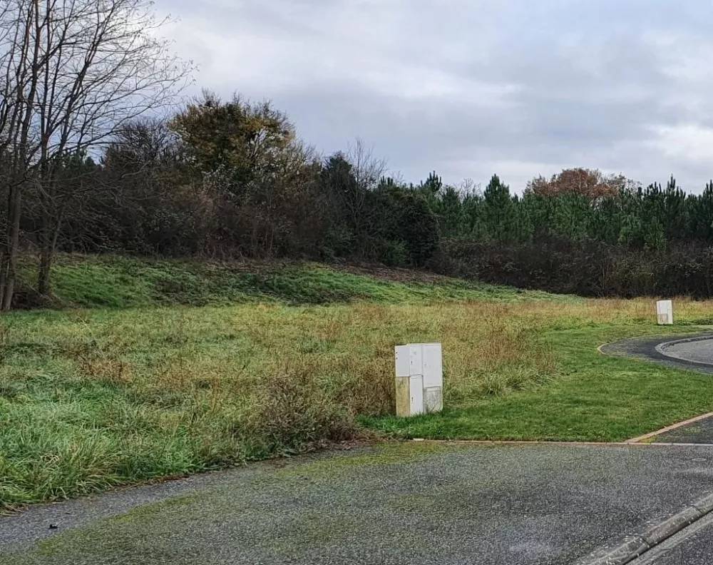 Image du terrain Terrain à bâtir de 575 m² à SAINT-JULIEN-DES-LANDES (85)