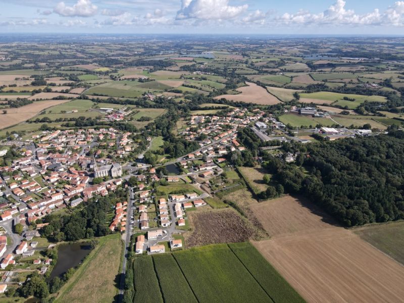 Image du terrain Terrain à bâtir de 414 m² à SAINT-REMY-EN-MAUGES (49)