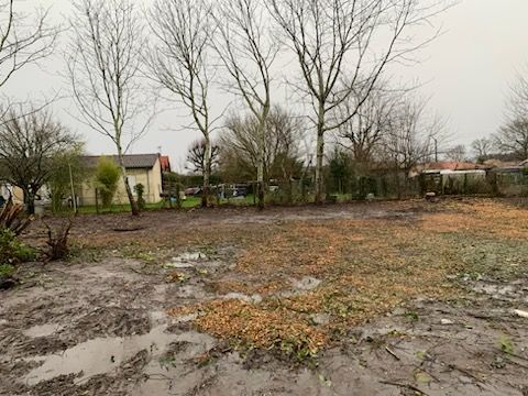 Image du terrain Terrain à bâtir de 450 m² à MARGAUX (33)