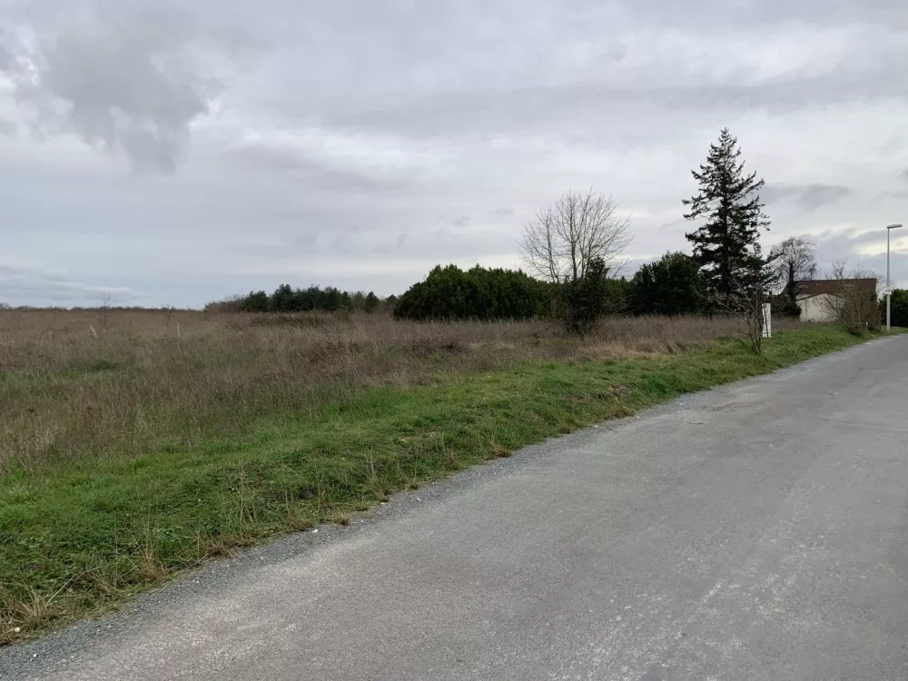 Image du terrain Terrain à bâtir de 300 m2 au prix de 39500 € à PONT-L'ABBE-D'ARNOULT (17)