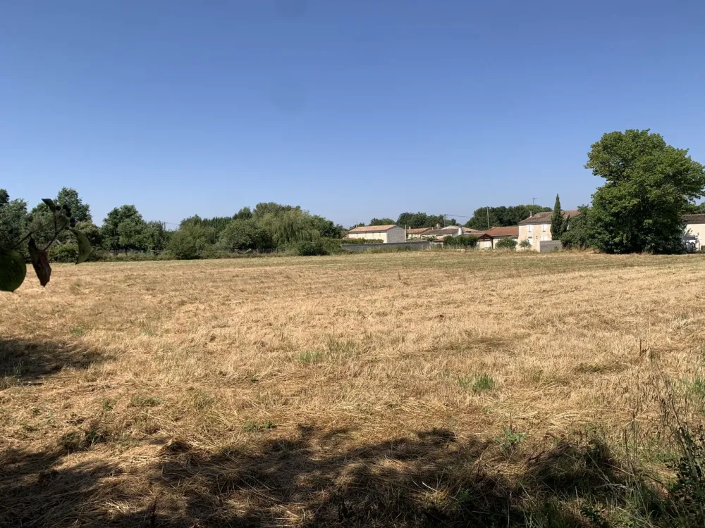 Image du terrain Terrain à bâtir de 1000 m2 au prix de 30000 € à LE MUNG (17)